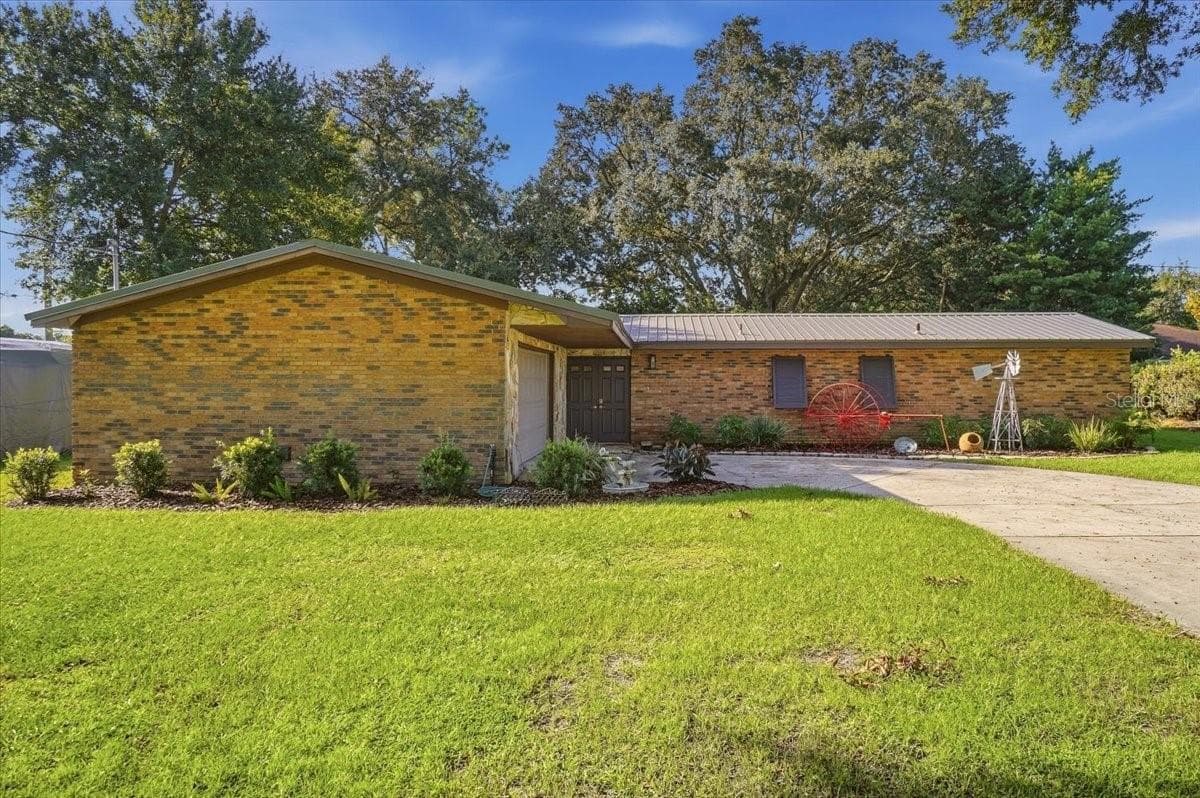 Single Family Residence at 611 E HIGHLAND DR, LAKELAND, photo 3 of 52