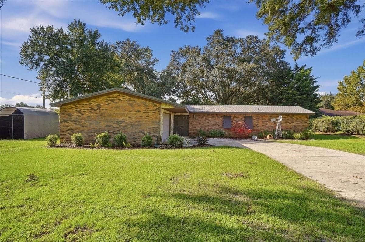 Single Family Residence at 611 E HIGHLAND DR, LAKELAND, photo 4 of 52