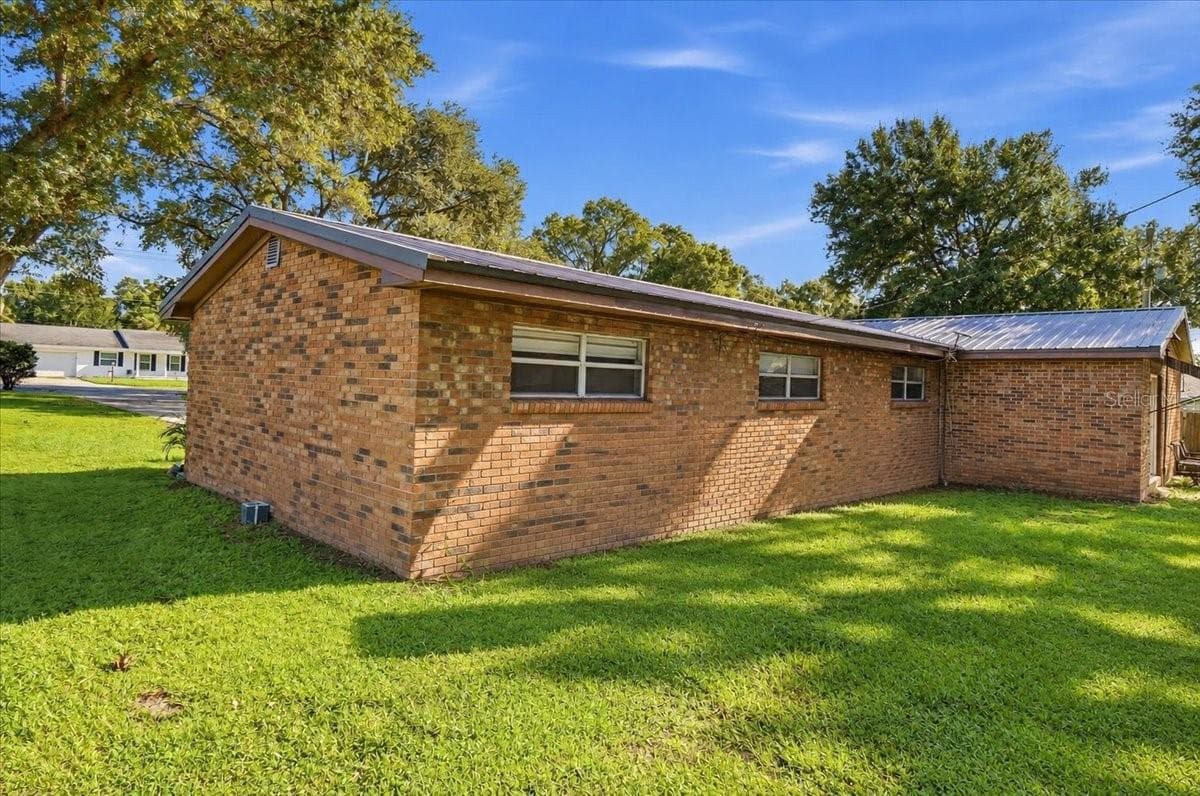 Single Family Residence at 611 E HIGHLAND DR, LAKELAND, photo 6 of 52