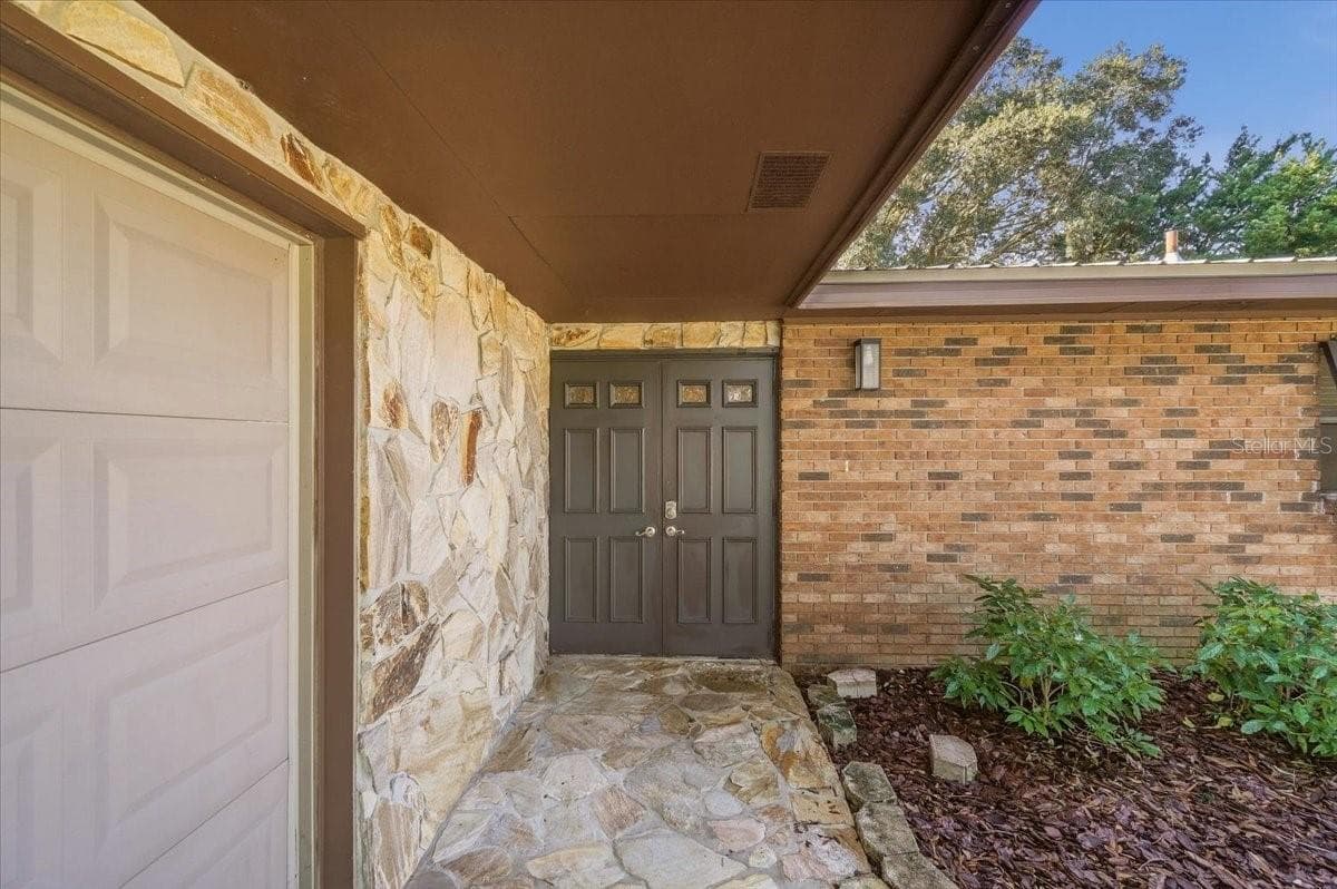 Single Family Residence at 611 E HIGHLAND DR, LAKELAND, photo 10 of 52