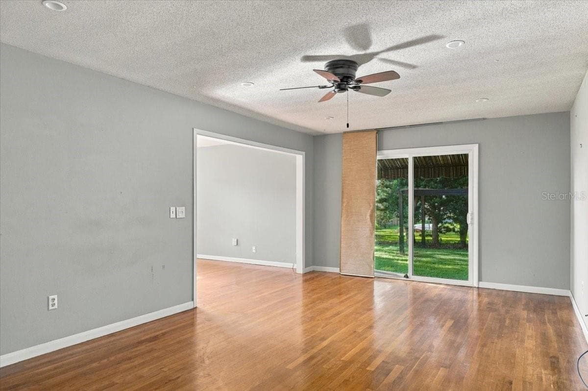 Single Family Residence at 611 E HIGHLAND DR, LAKELAND, photo 15 of 52
