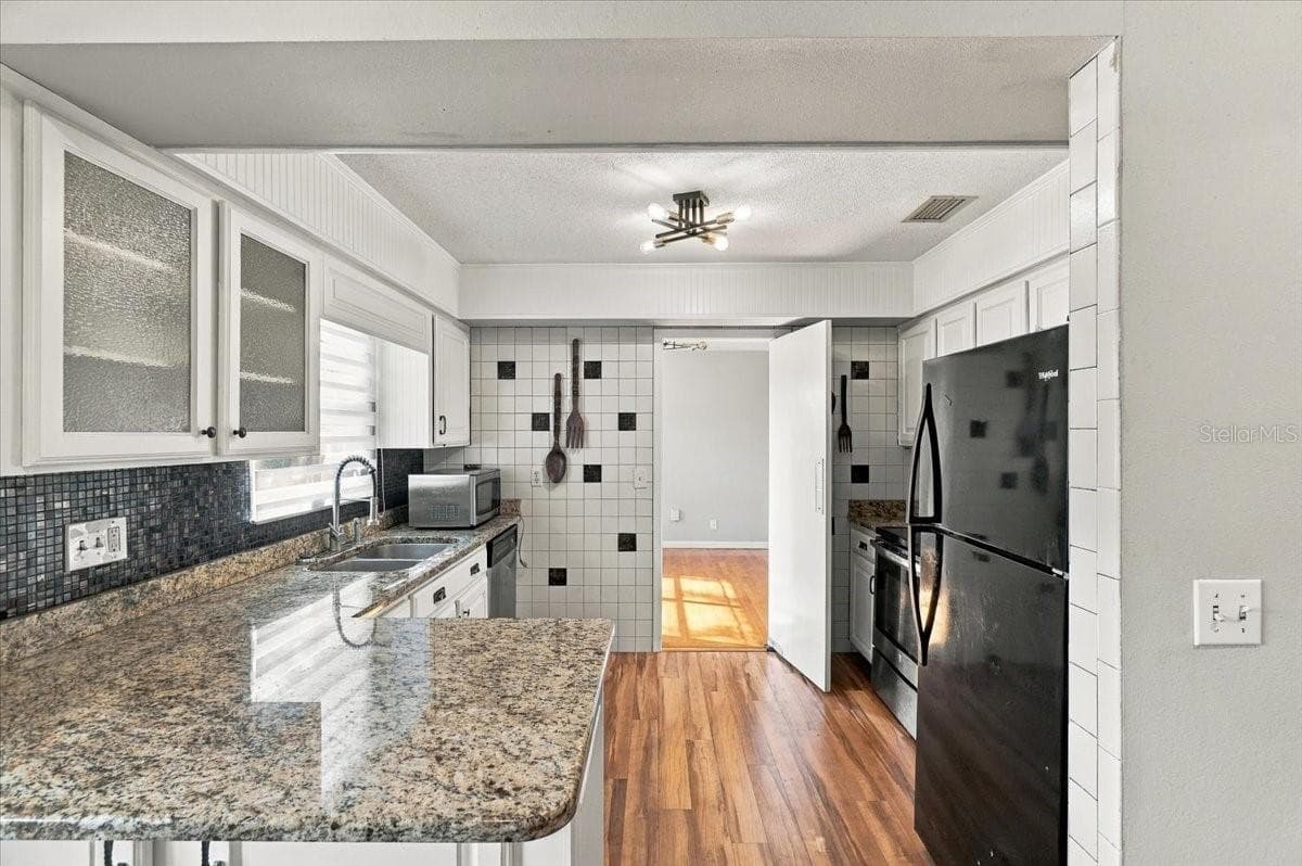 Single Family Residence at 611 E HIGHLAND DR, LAKELAND, photo 20 of 52