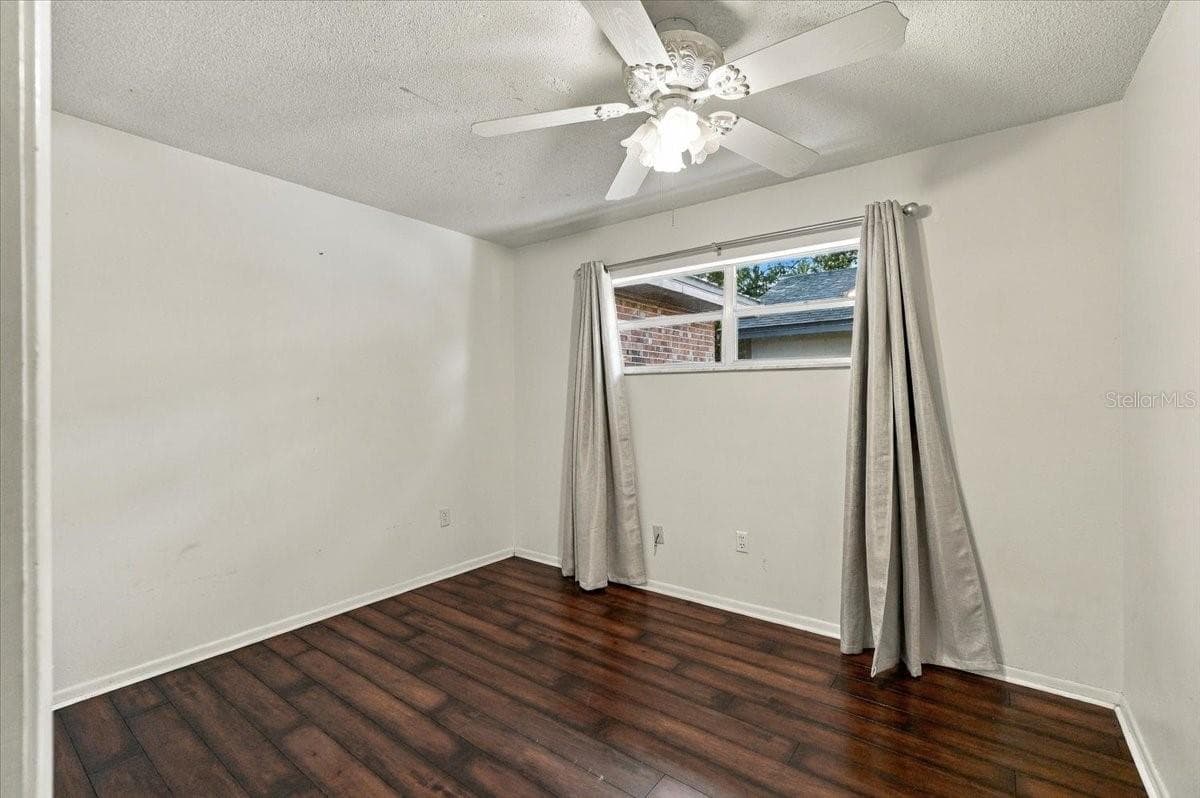 Single Family Residence at 611 E HIGHLAND DR, LAKELAND, photo 34 of 52