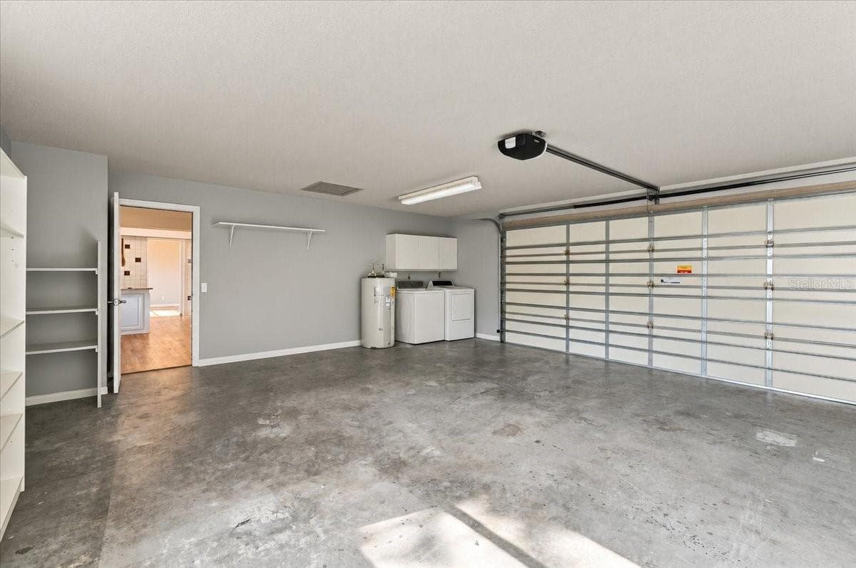 Single Family Residence at 611 E HIGHLAND DR, LAKELAND, photo 37 of 52