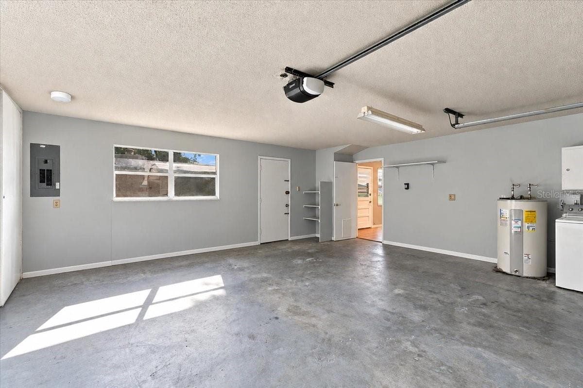 Single Family Residence at 611 E HIGHLAND DR, LAKELAND, photo 38 of 52