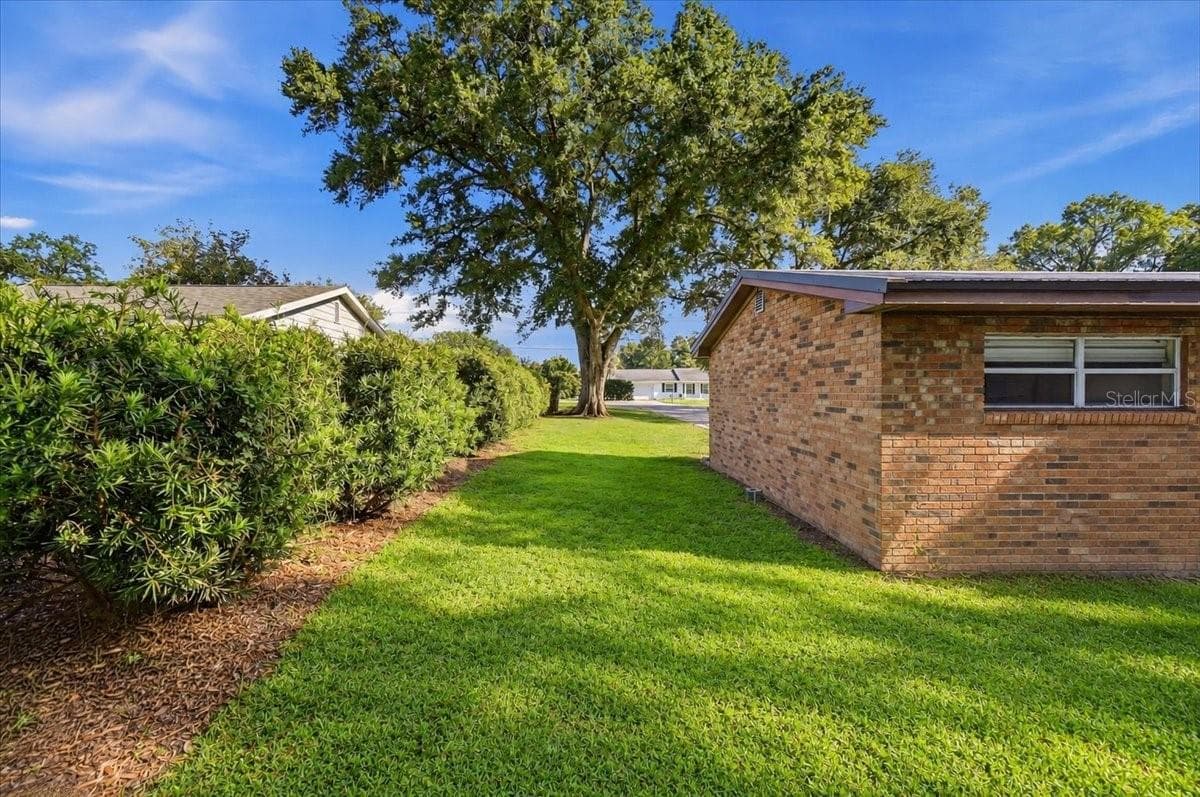 Single Family Residence at 611 E HIGHLAND DR, LAKELAND, photo 45 of 52