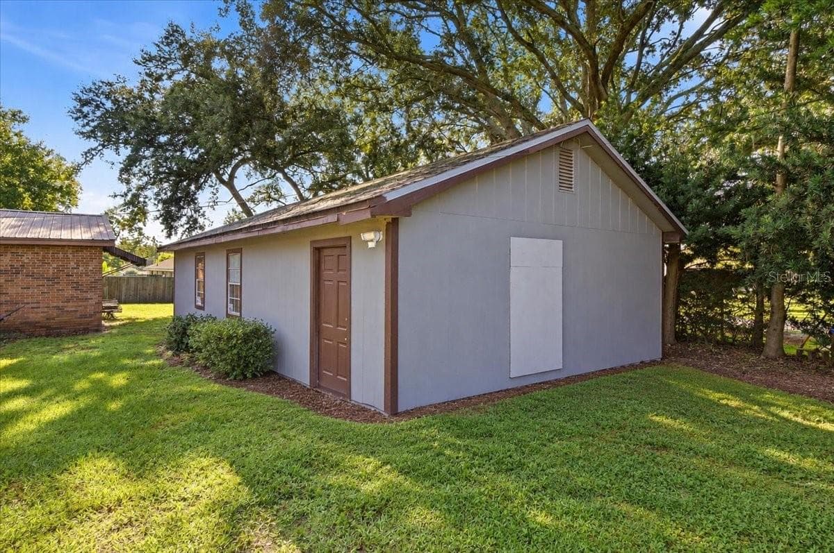 Single Family Residence at 611 E HIGHLAND DR, LAKELAND, photo 47 of 52