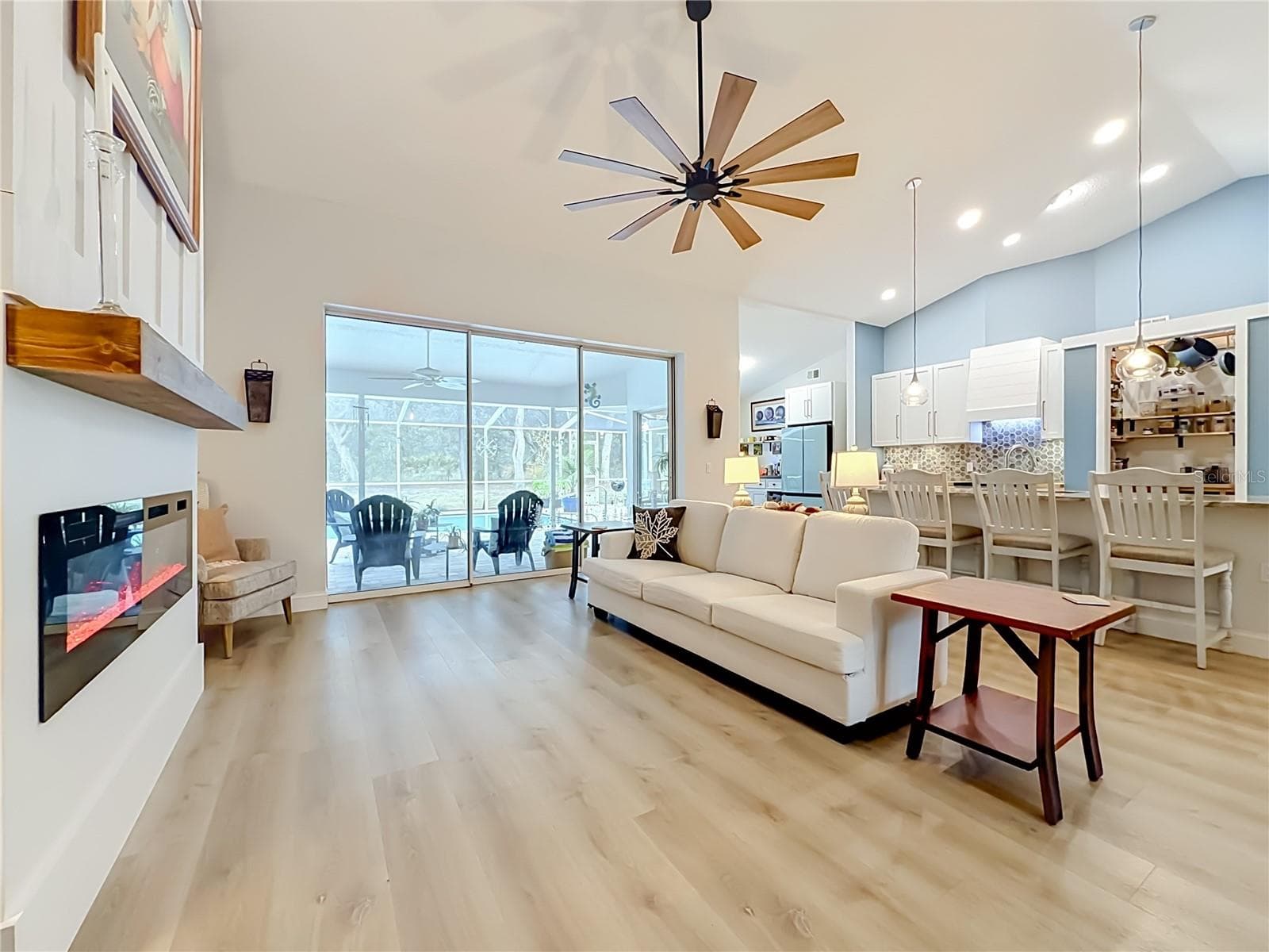 Living Room - 1821 W BEGONIA DR, BEVERLY HILLS