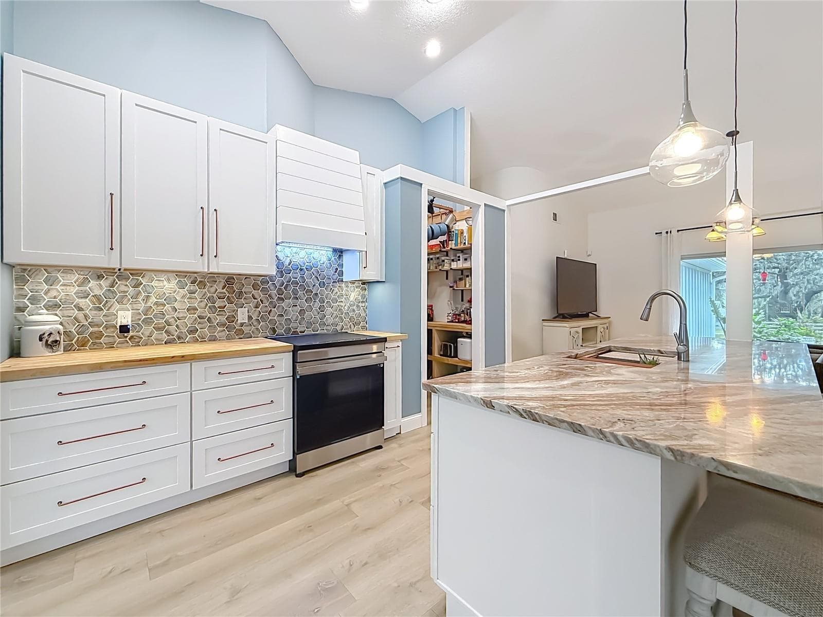 Kitchen - 1821 W BEGONIA DR, BEVERLY HILLS