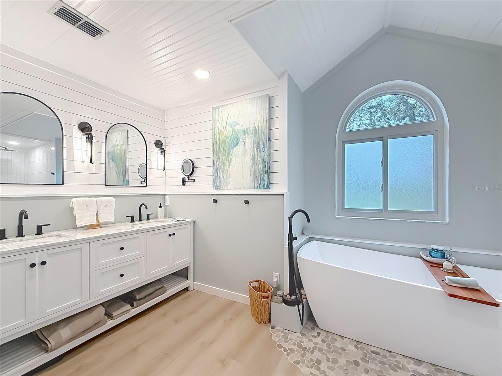 Master Bathroom - 1821 W BEGONIA DR, BEVERLY HILLS