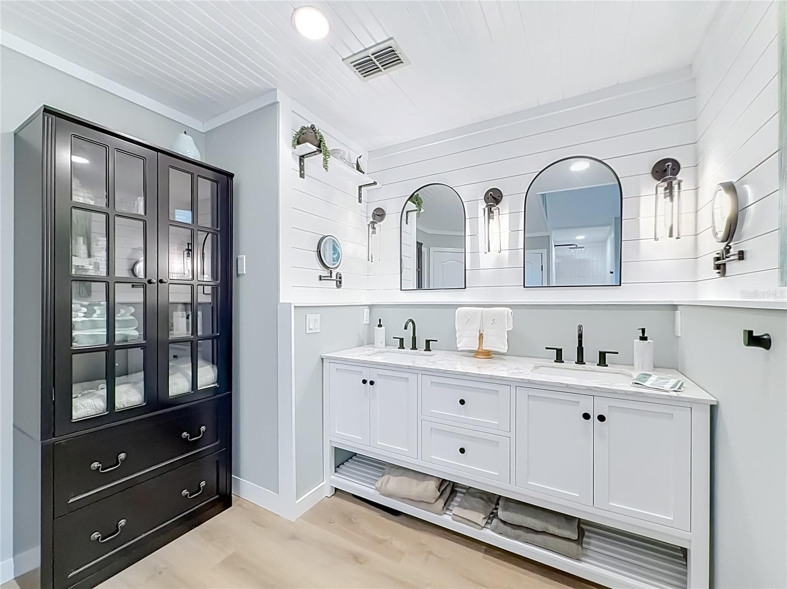 Master Bathroom - 1821 W BEGONIA DR, BEVERLY HILLS