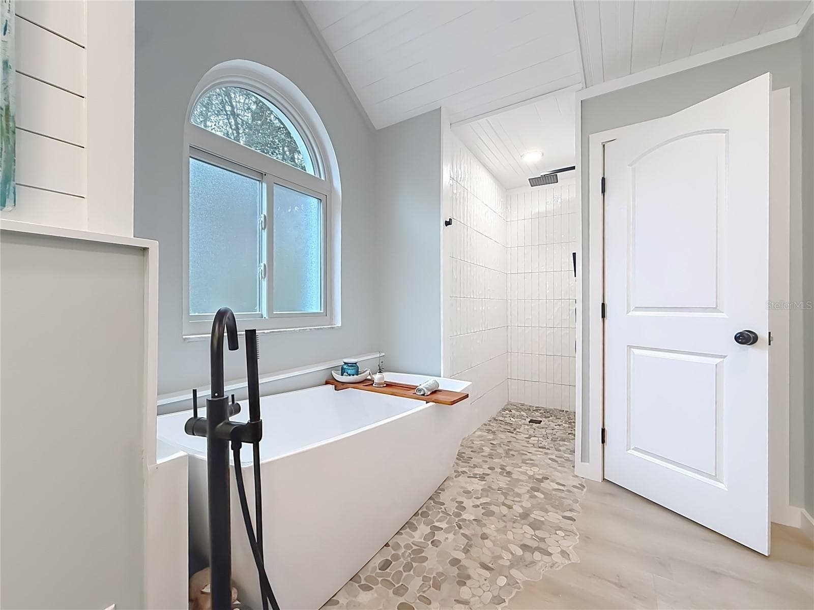 Master Bathroom - 1821 W BEGONIA DR, BEVERLY HILLS