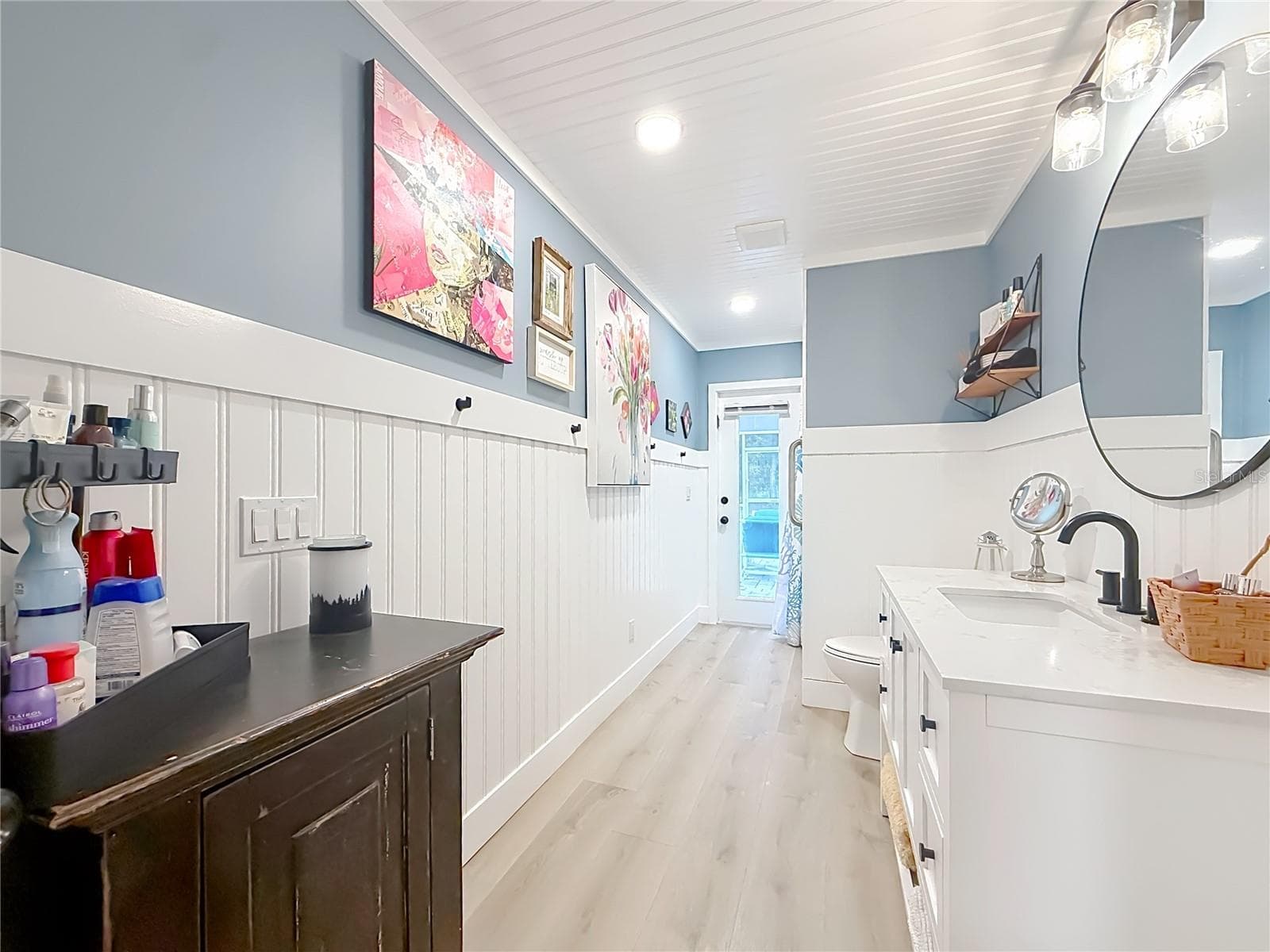 Main Full Bathroom - 1821 W BEGONIA DR, BEVERLY HILLS