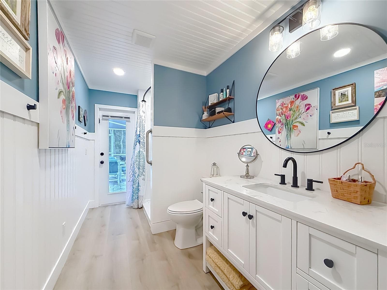 Main Full Bathroom - 1821 W BEGONIA DR, BEVERLY HILLS