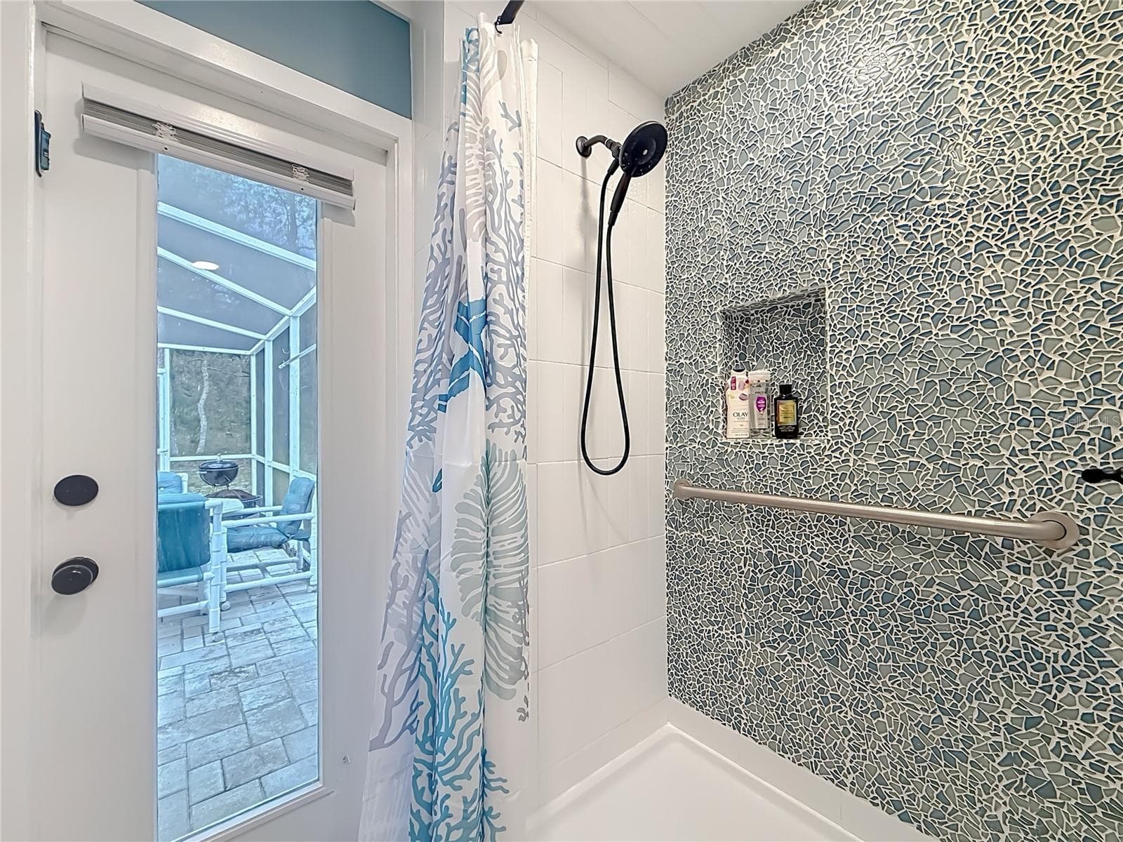 Main Full Bathroom - 1821 W BEGONIA DR, BEVERLY HILLS