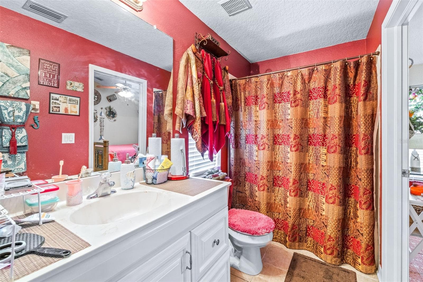 Bedroom 4 En-Suite Bathroom - 7113 CROMWELL PARK LN, APOLLO BEACH