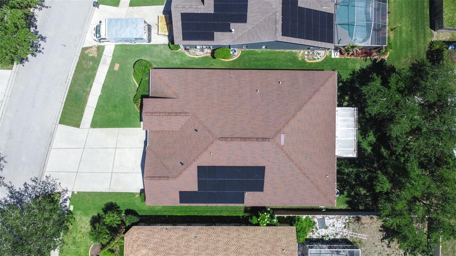 Solar panels on roof - 7113 CROMWELL PARK LN, APOLLO BEACH