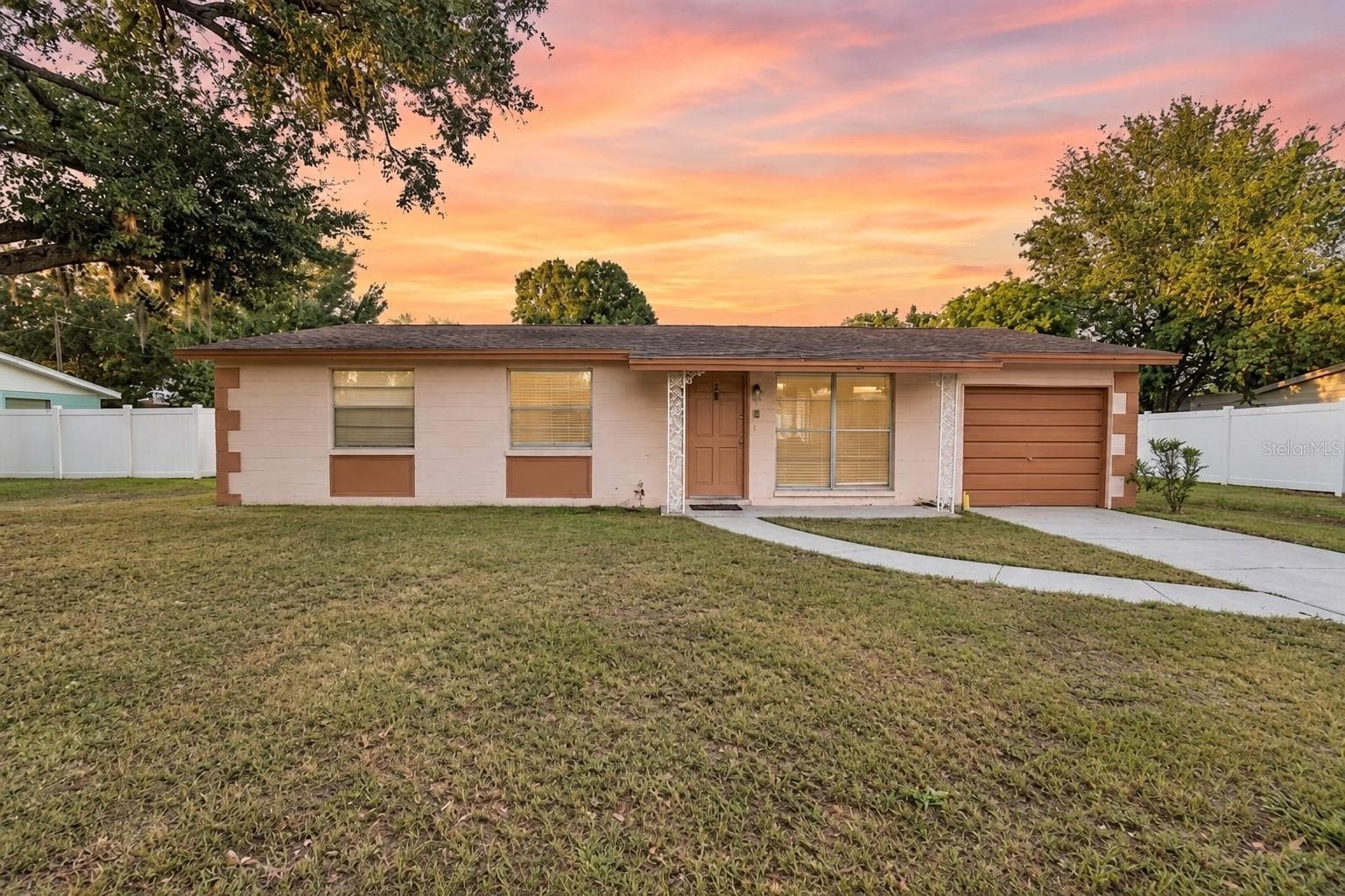 Single Family Residence at 205 MILLER MAC RD, APOLLO BEACH, photo 2 of 27