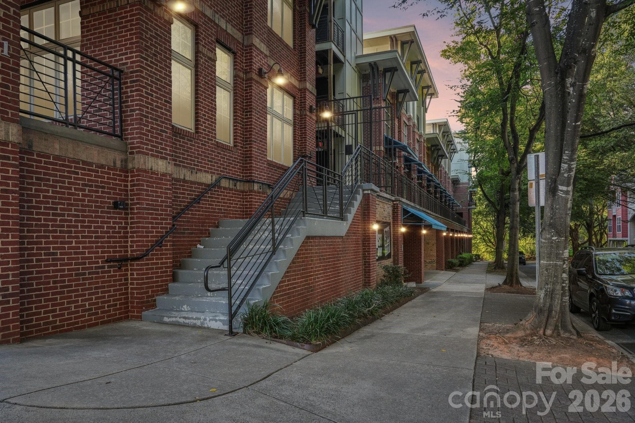 Condominium at 1101 W 1st Street, Charlotte, photo 2 of 42