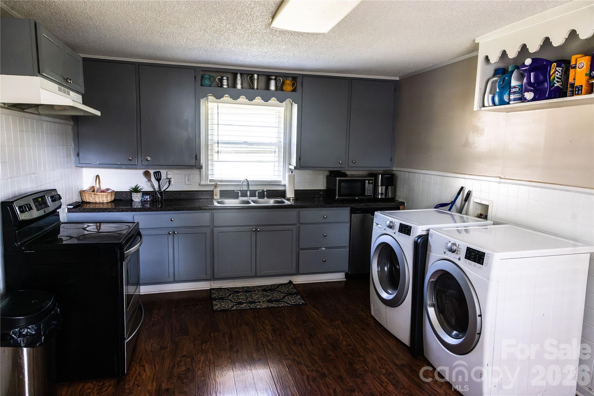 Single Family Residence at 3828 Plainview Road, Charlotte, photo 9 of 19