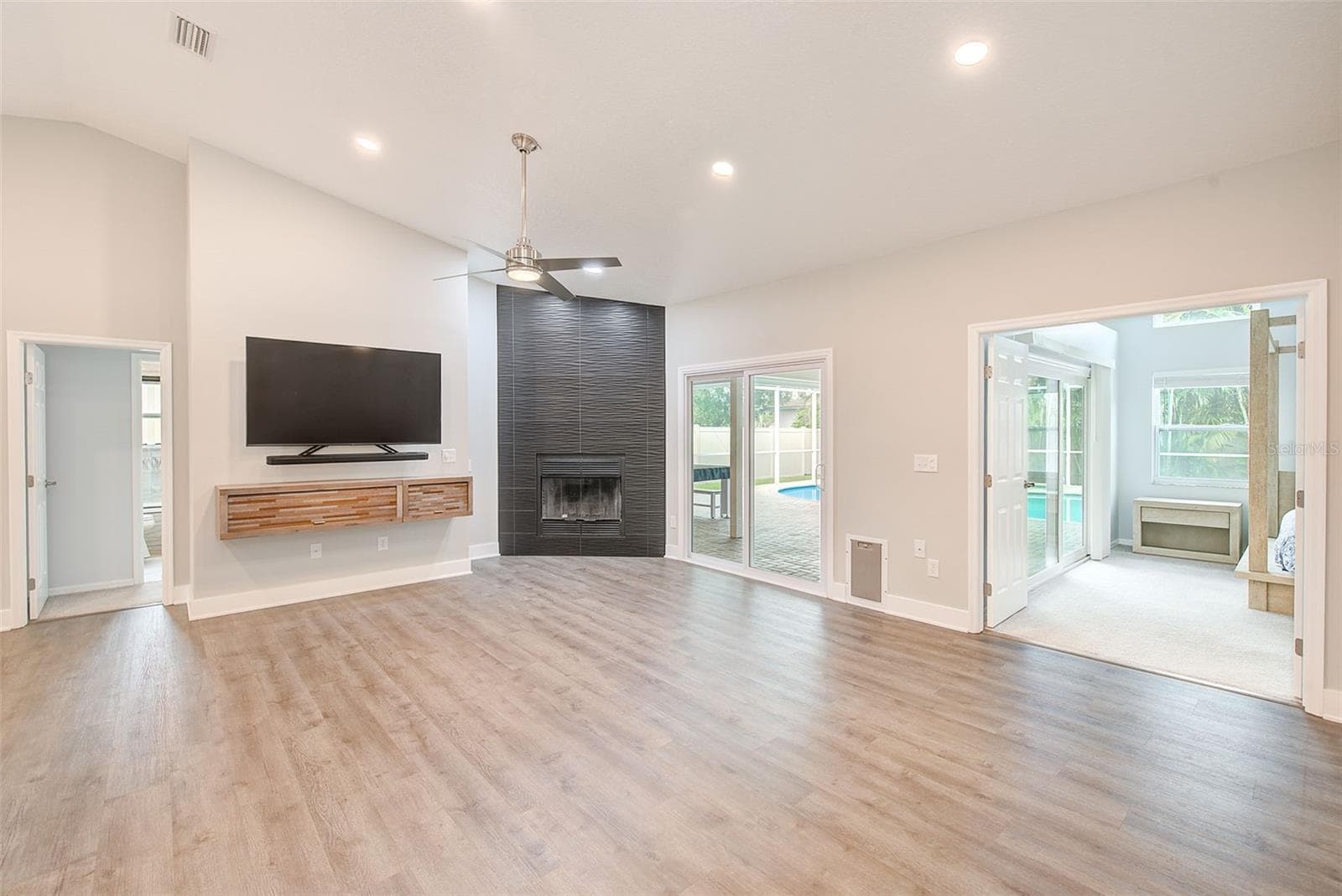Single Family Residence at 3106 FEATHERWOOD CT, CLEARWATER, photo 19 of 57