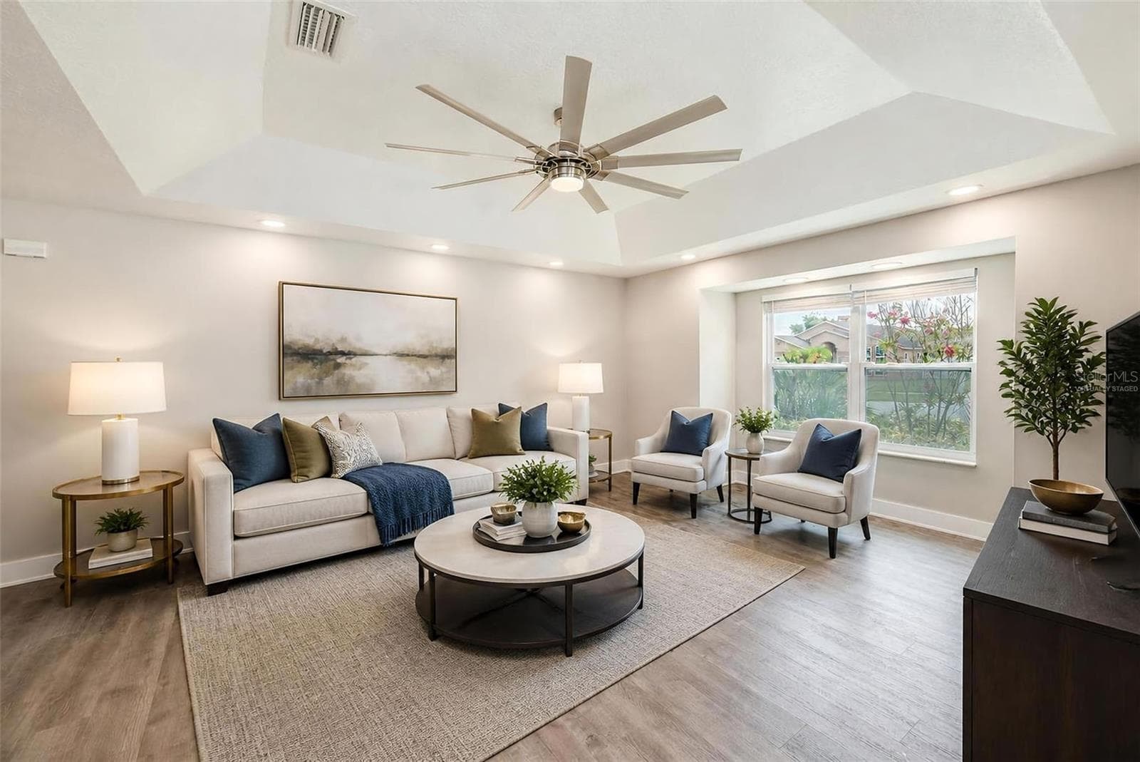 Virtually staged - 3106 FEATHERWOOD CT, CLEARWATER