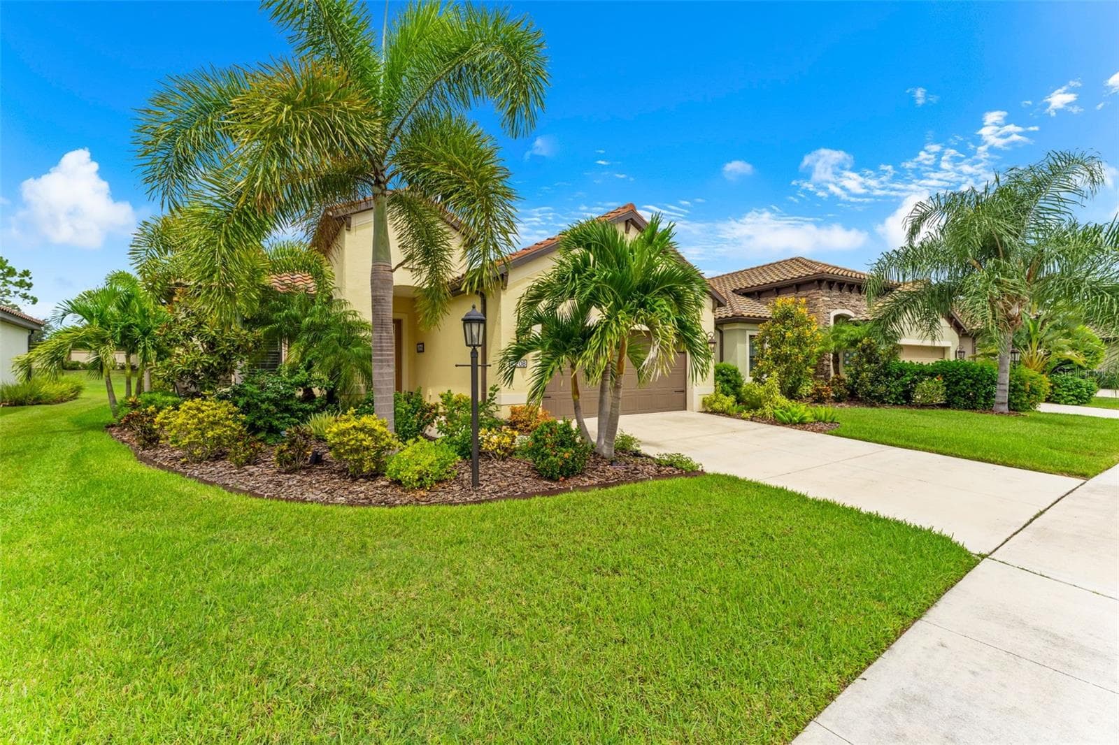 Large Side Yard - 208 CAPRIANA CT, NOKOMIS