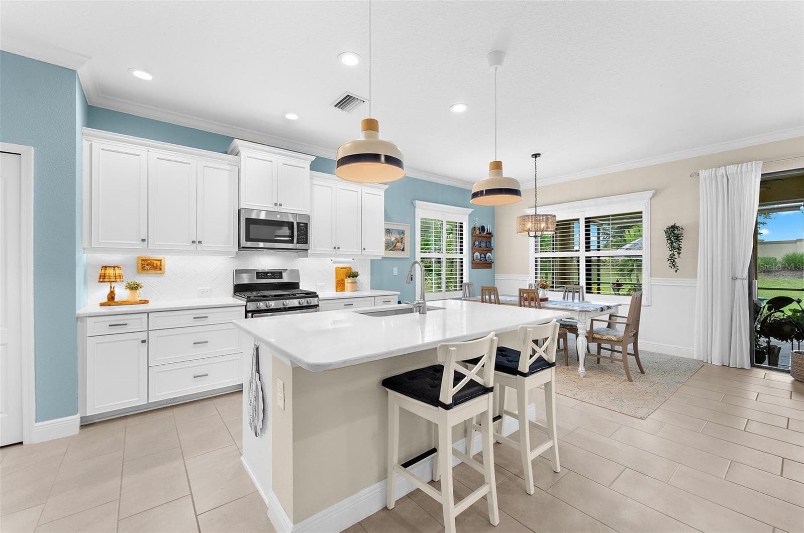 Under cabinet lighting - 208 CAPRIANA CT, NOKOMIS