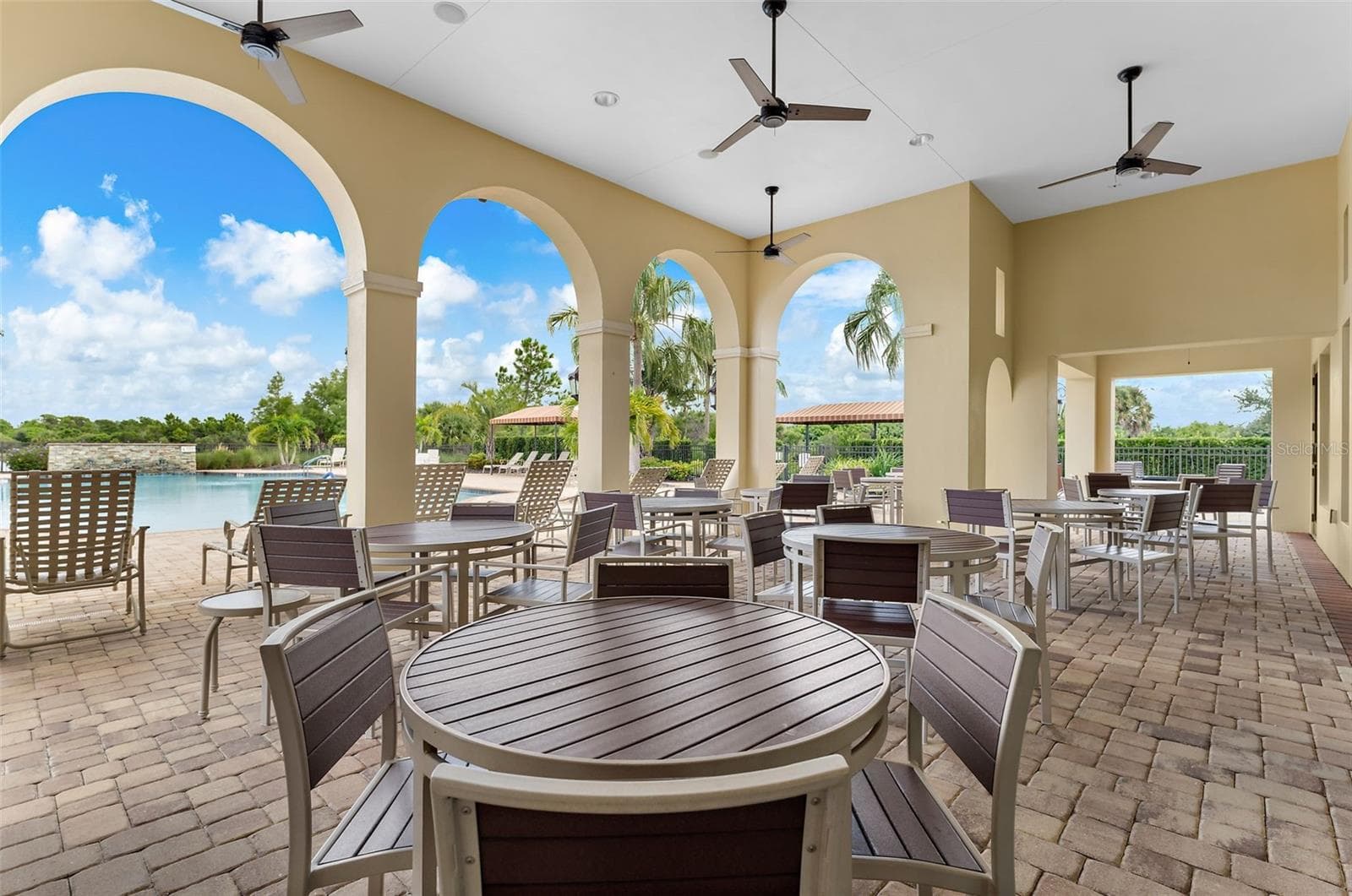 Community pool - 208 CAPRIANA CT, NOKOMIS