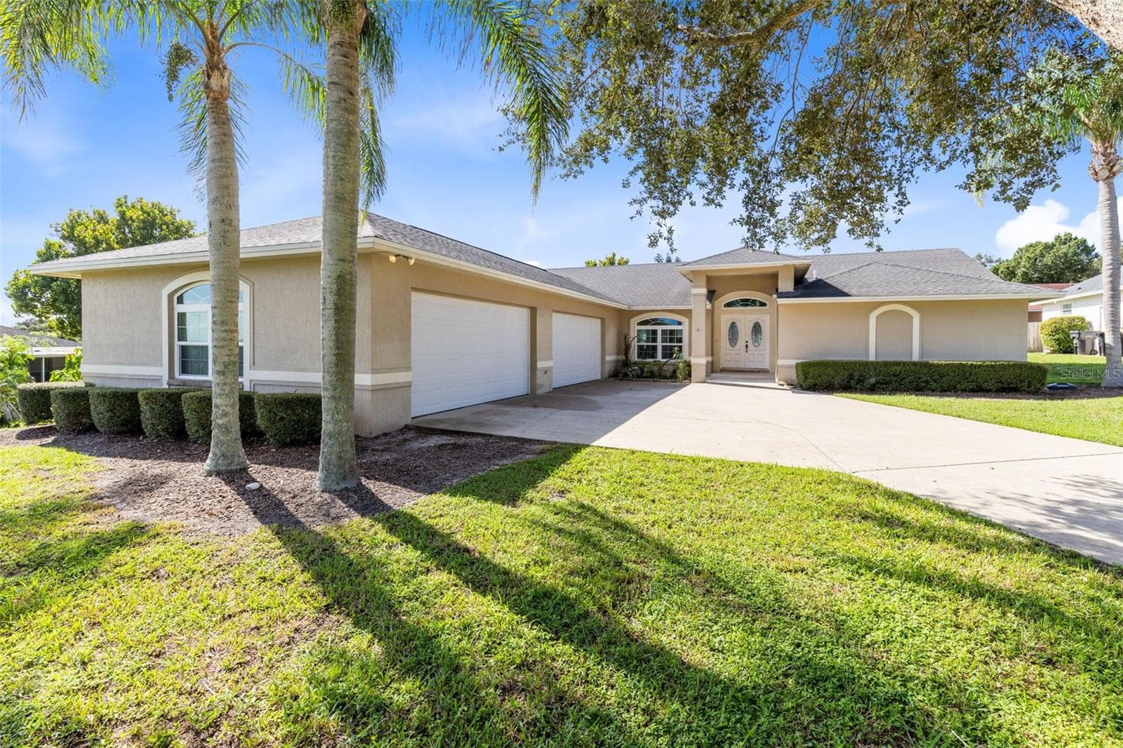 Single Family Residence at 2625 HIGHLANDS VUE CT, LAKELAND, photo 2 of 42