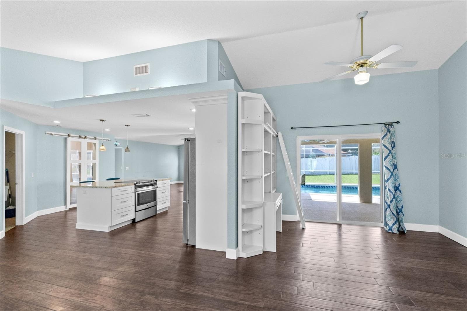 Single Family Residence at 2625 HIGHLANDS VUE CT, LAKELAND, photo 7 of 42