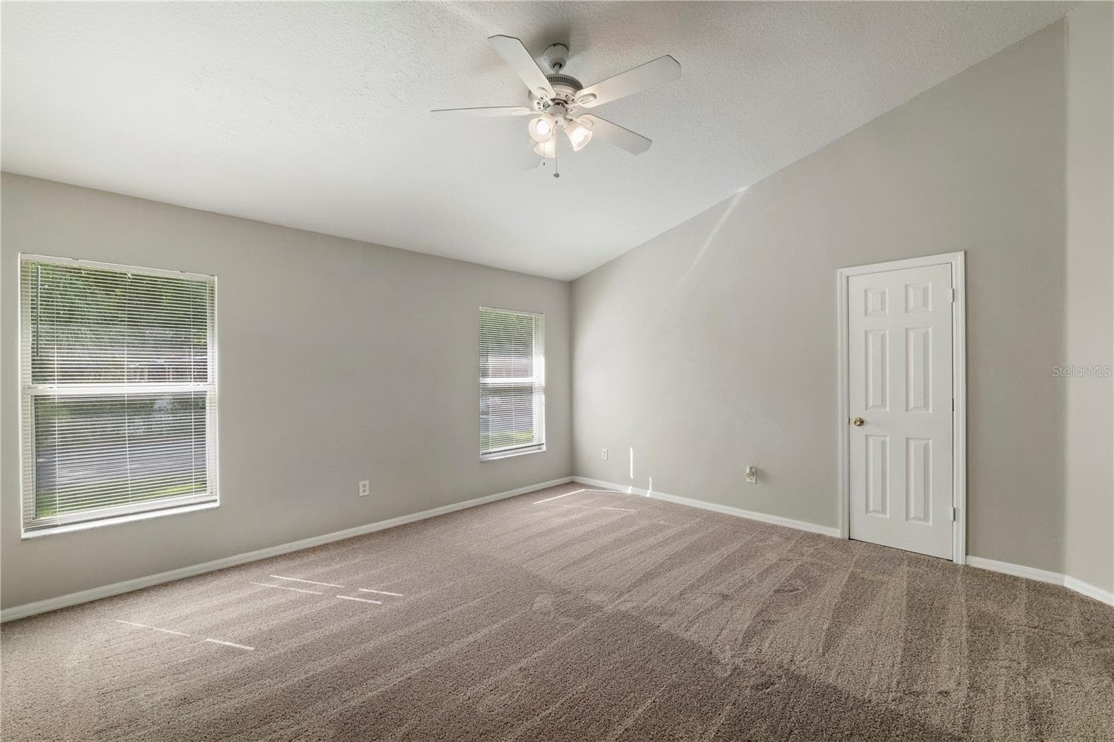 Living room - 8503 PLUMERIA AVE, ORLANDO
