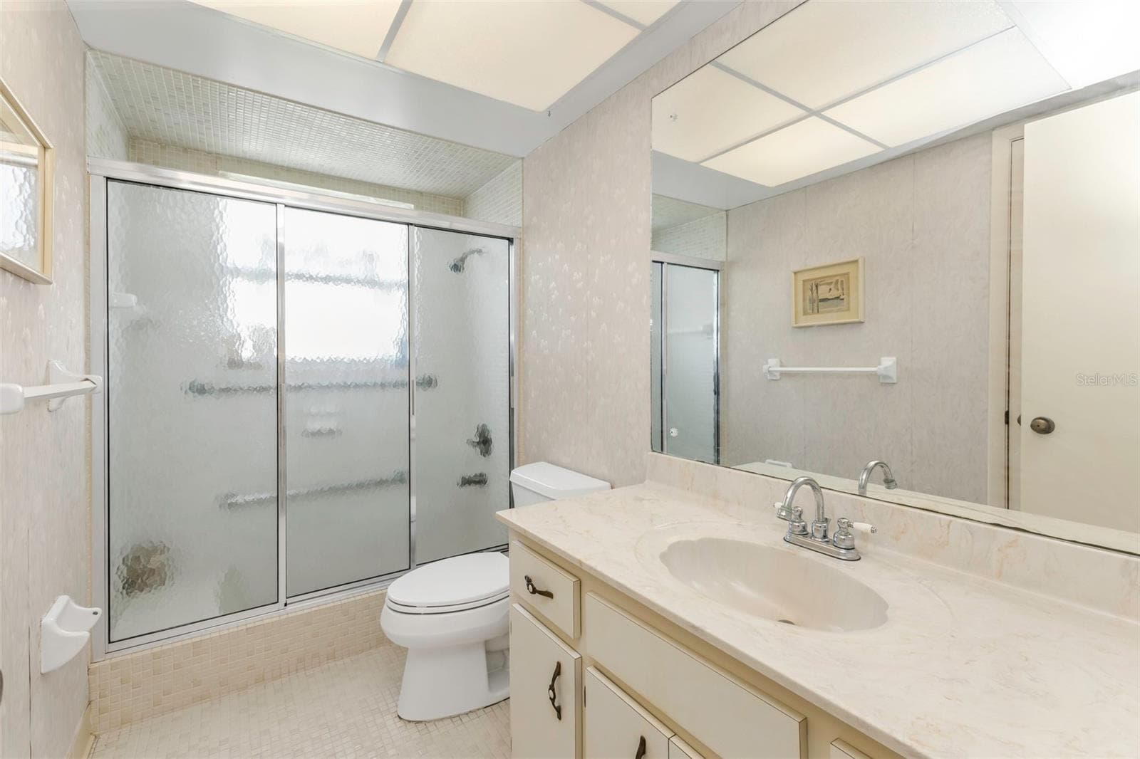 Shared hallway bathroom 2. - 160 ANNAPOLIS LN, ROTONDA WEST