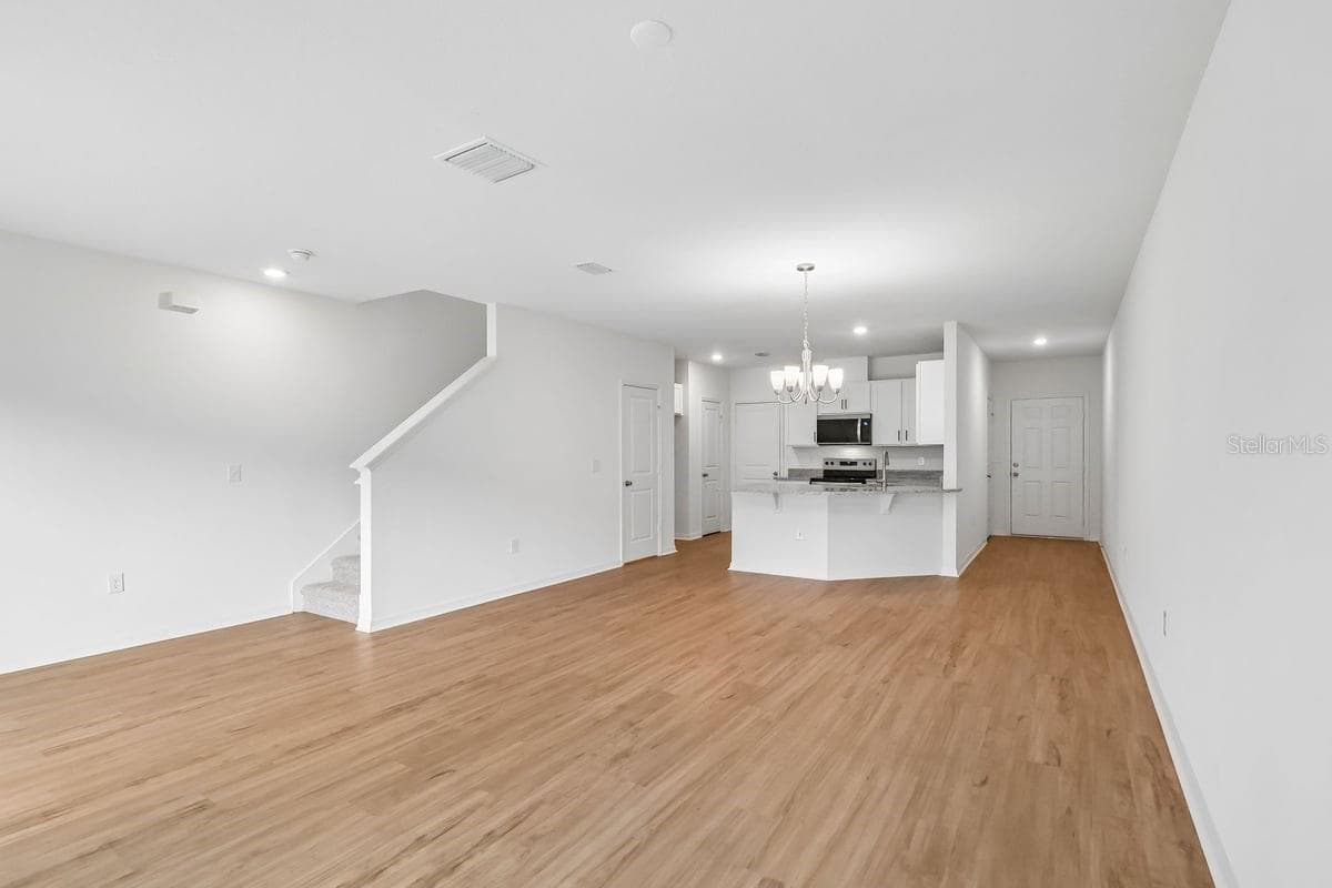Townhouse at 403 SEQUOIA DR, LAKE WALES, photo 3 of 17