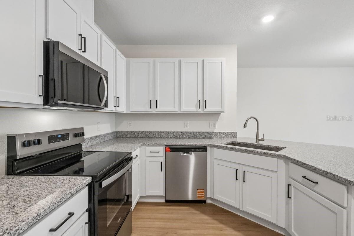 Townhouse at 403 SEQUOIA DR, LAKE WALES, photo 6 of 17