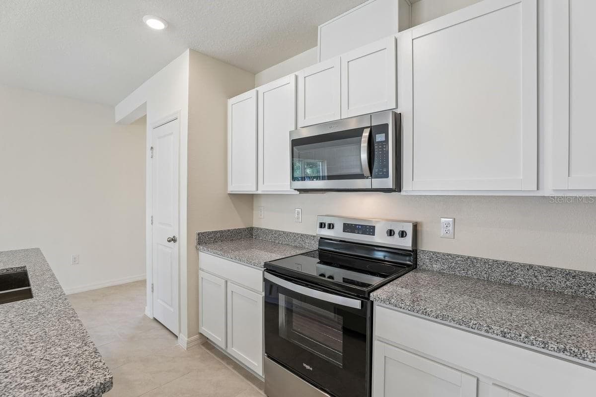 Townhouse at 520 PINE RIDGE CT, LAKE WALES, photo 4 of 21