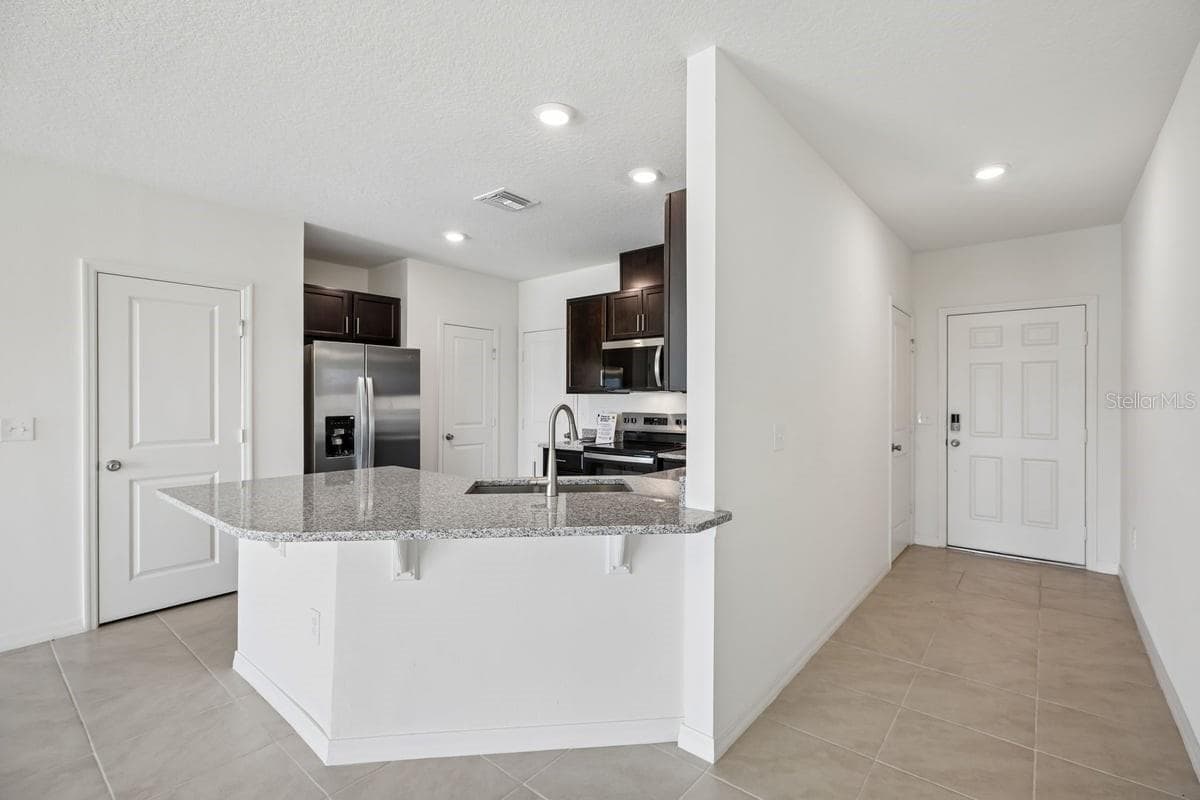 Townhouse at 394 SEQUOIA DR, LAKE WALES, photo 2 of 21