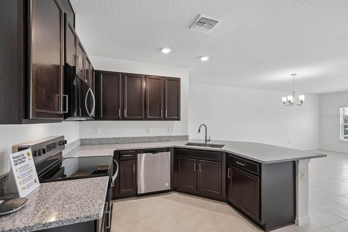Townhouse at 394 SEQUOIA DR, LAKE WALES, photo 5 of 21