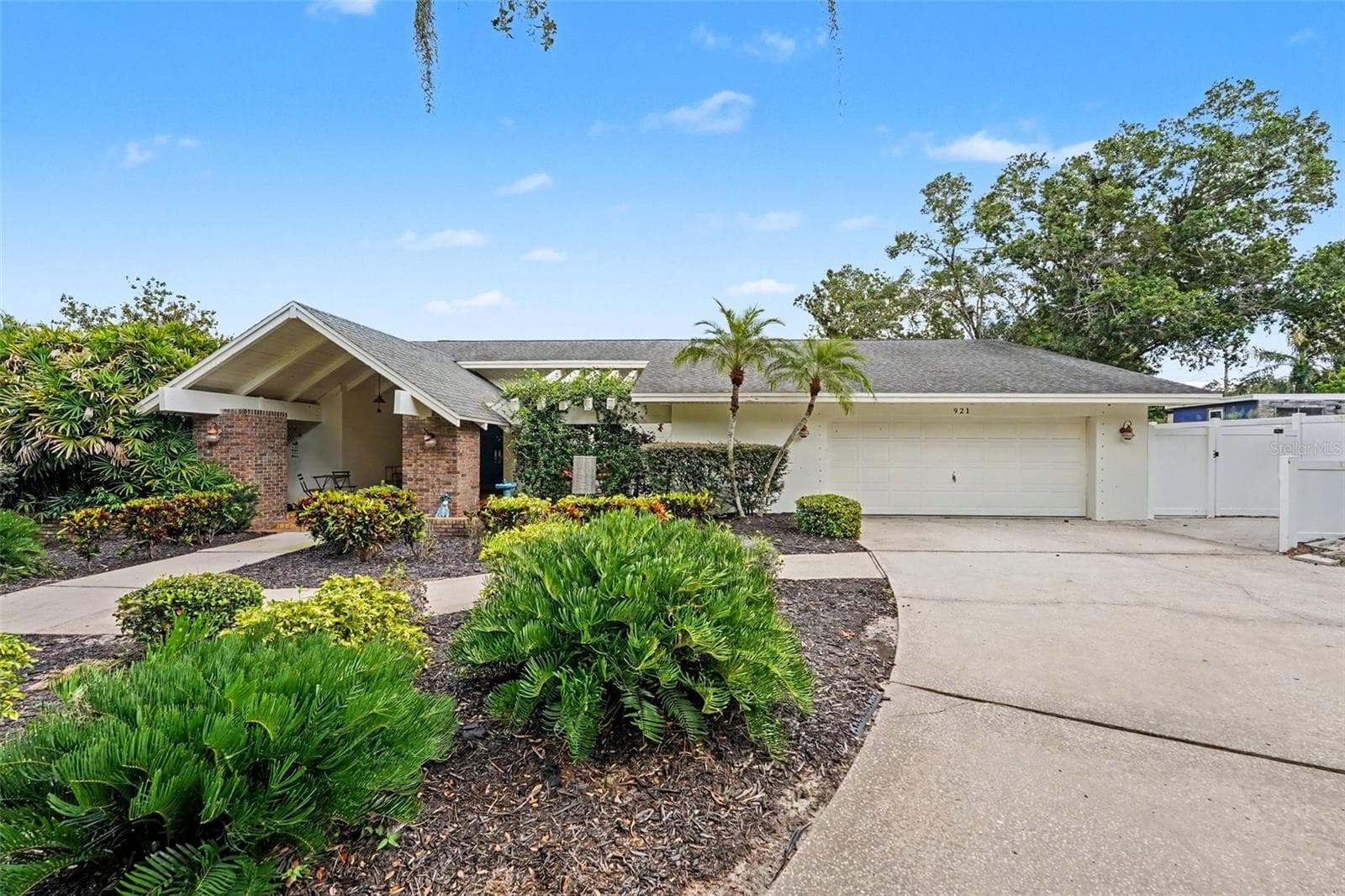 Single Family Residence at 921 COLLEGE HILL DR, CLEARWATER, photo 11 of 66