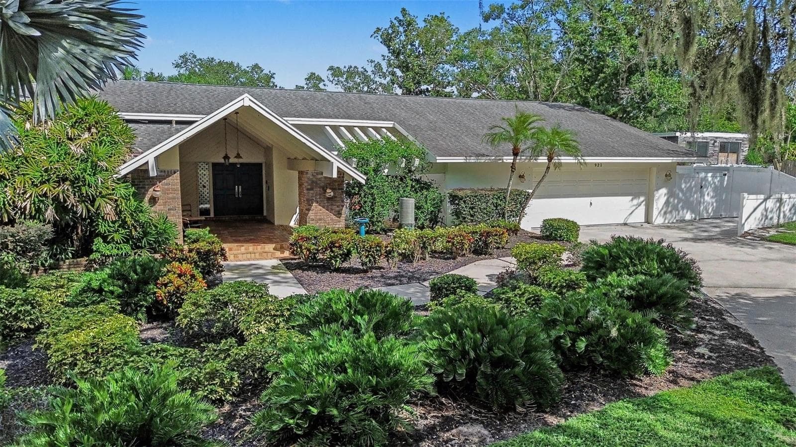 Single Family Residence at 921 COLLEGE HILL DR, CLEARWATER, photo 13 of 66