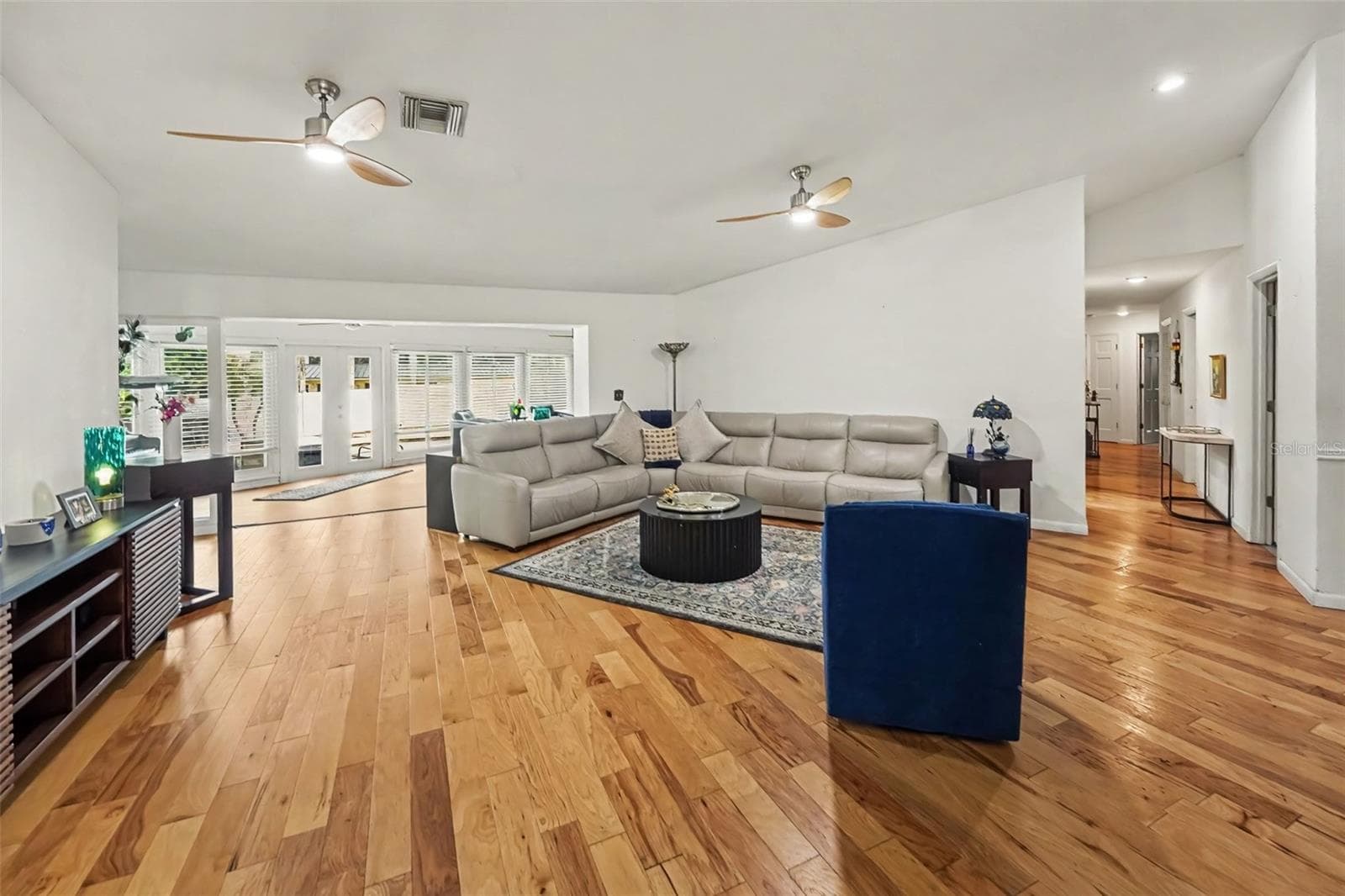 Single Family Residence at 921 COLLEGE HILL DR, CLEARWATER, photo 4 of 66