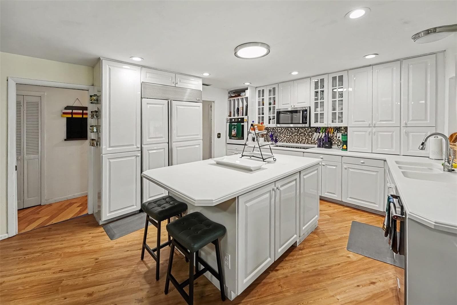Single Family Residence at 921 COLLEGE HILL DR, CLEARWATER, photo 7 of 66