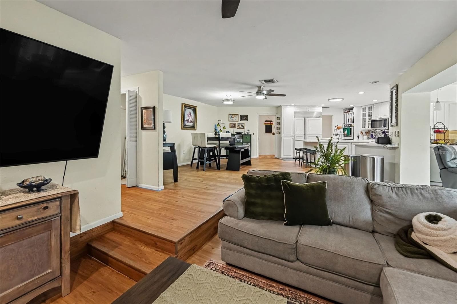 Single Family Residence at 921 COLLEGE HILL DR, CLEARWATER, photo 30 of 66