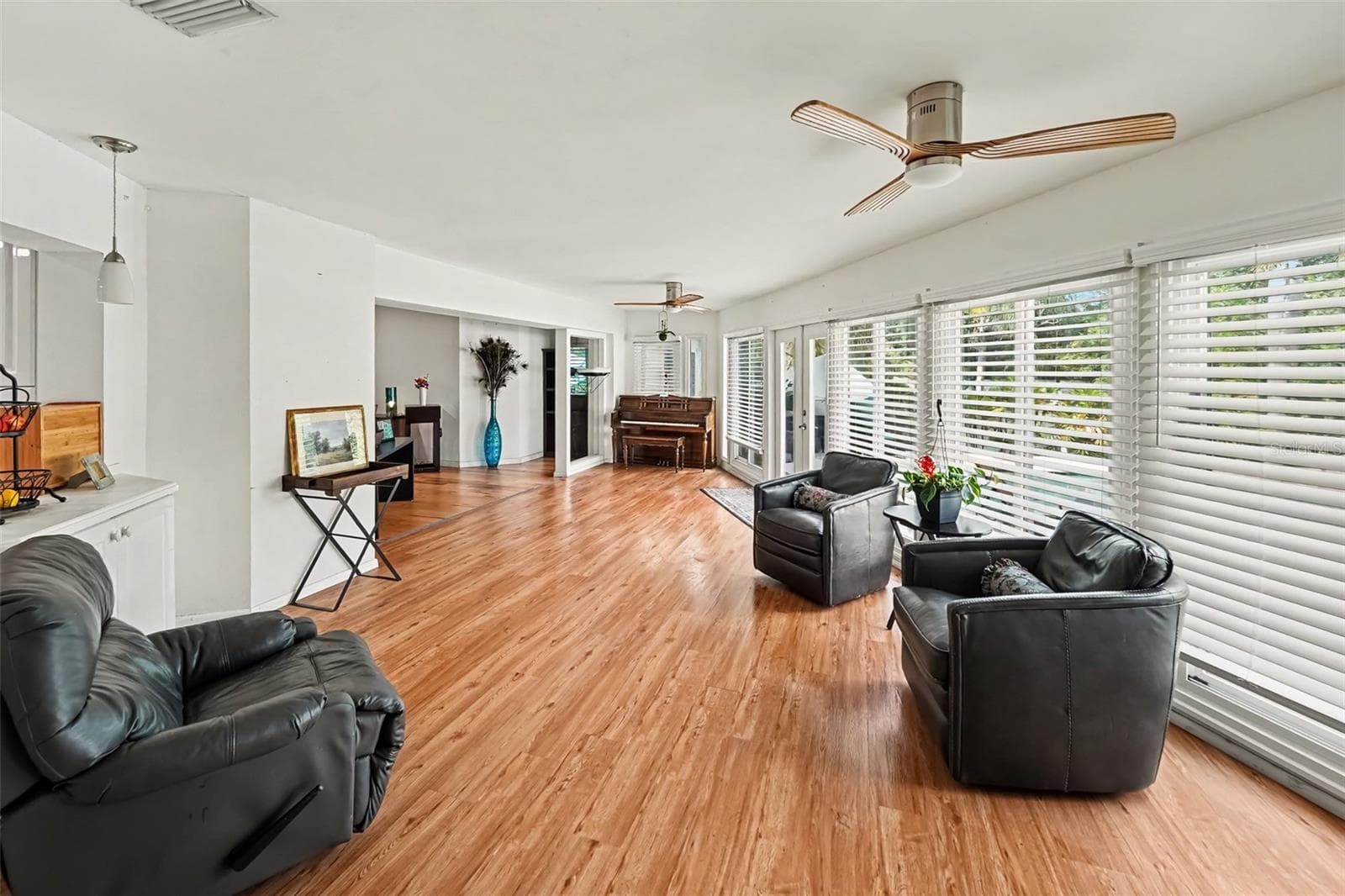 Single Family Residence at 921 COLLEGE HILL DR, CLEARWATER, photo 36 of 66