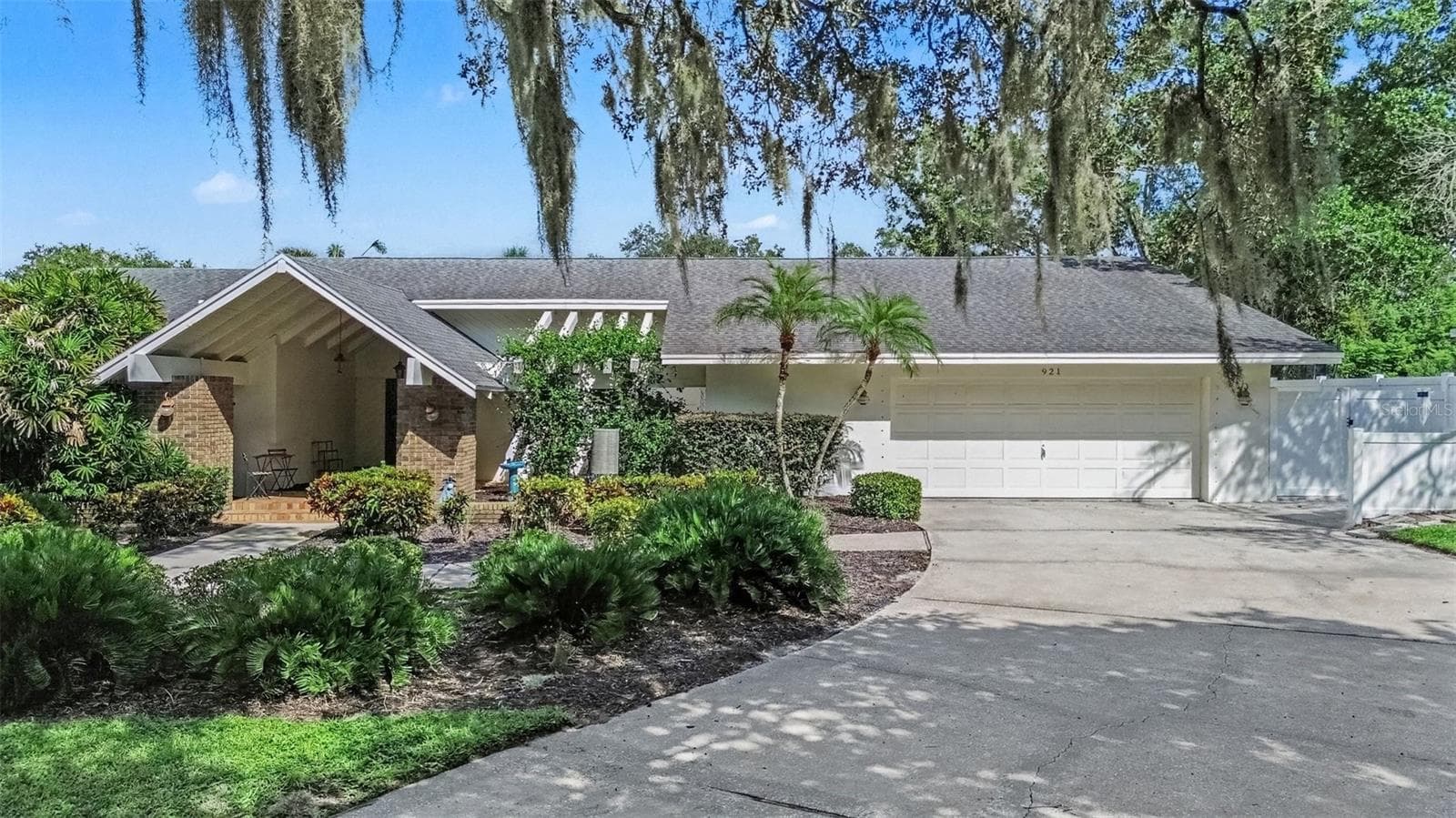 Single Family Residence at 921 COLLEGE HILL DR, CLEARWATER, photo 8 of 66