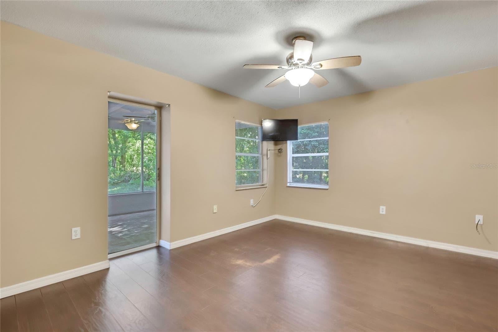Bedroom with multiple windows and exterior access - 1097 FLORIAN WAY, SPRING HILL