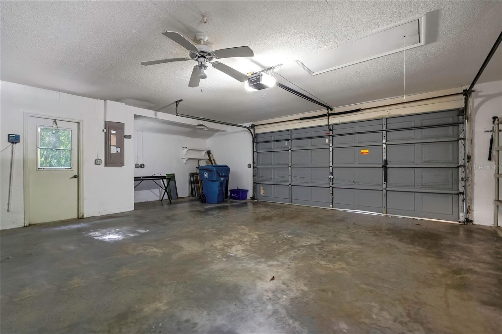 Attached two-car garage - 1097 FLORIAN WAY, SPRING HILL