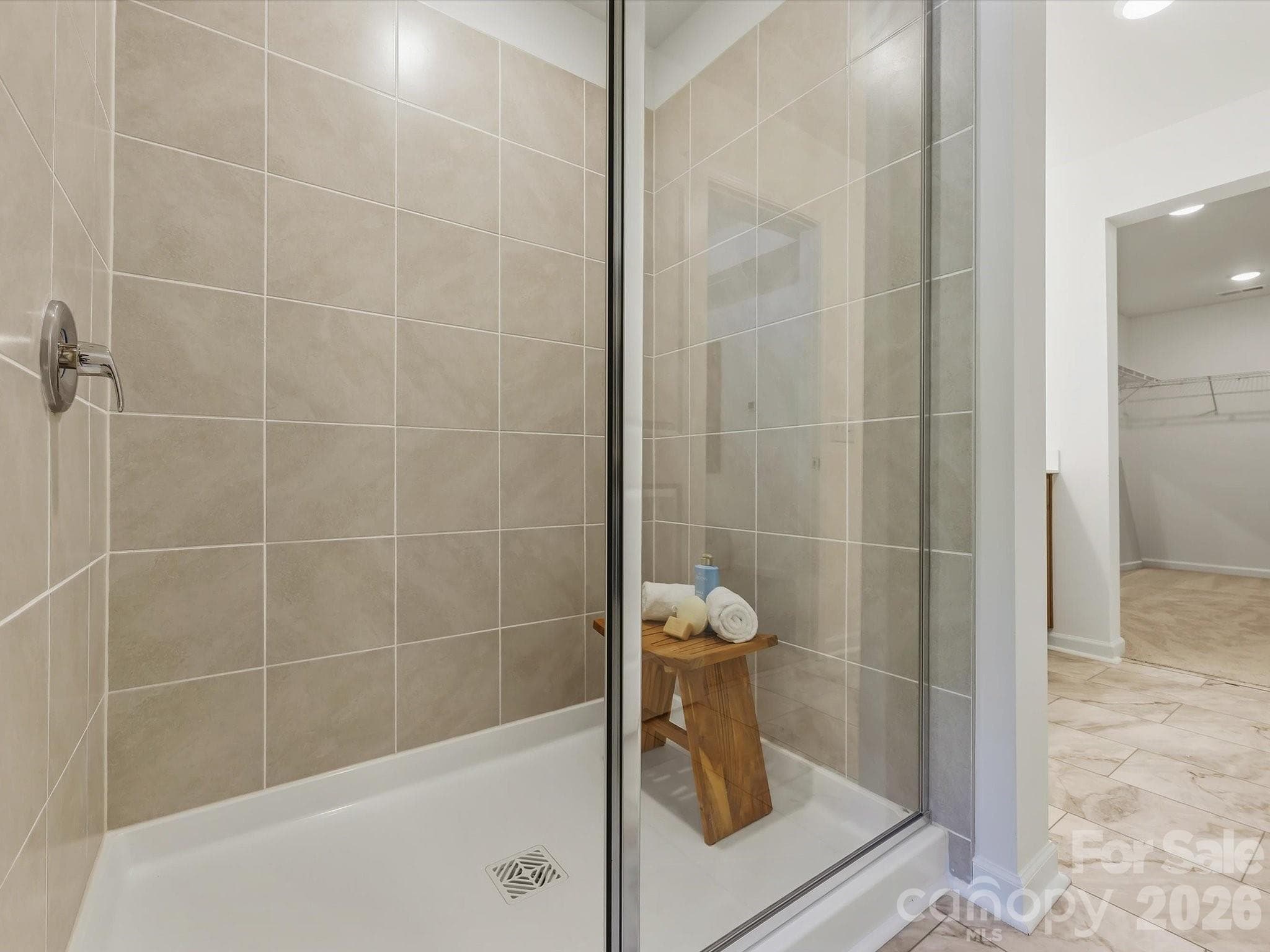 Large Owner's Shower - Charlotte