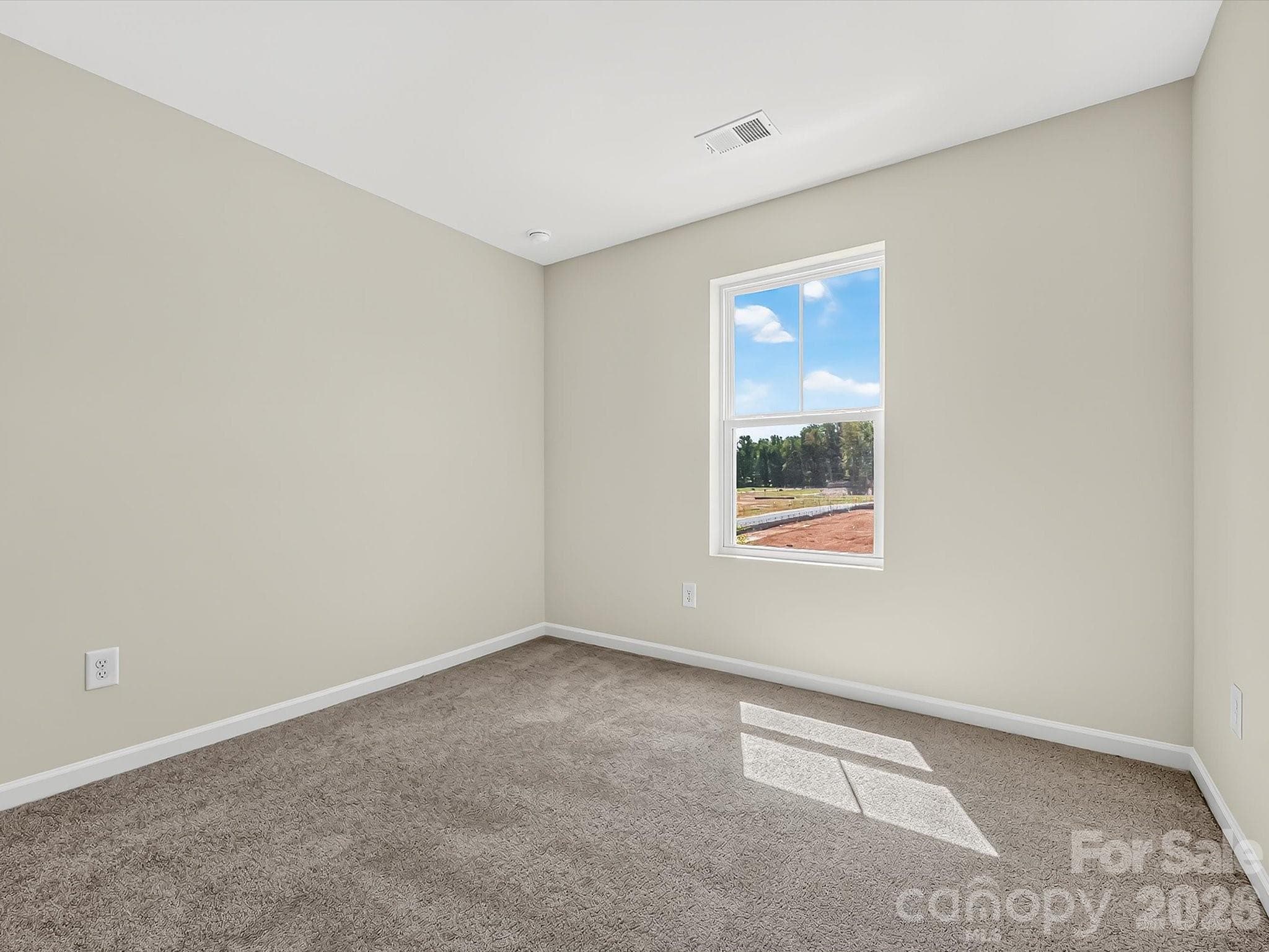 Spacious Secondary Bedroom on 2nd Floor - Charlotte