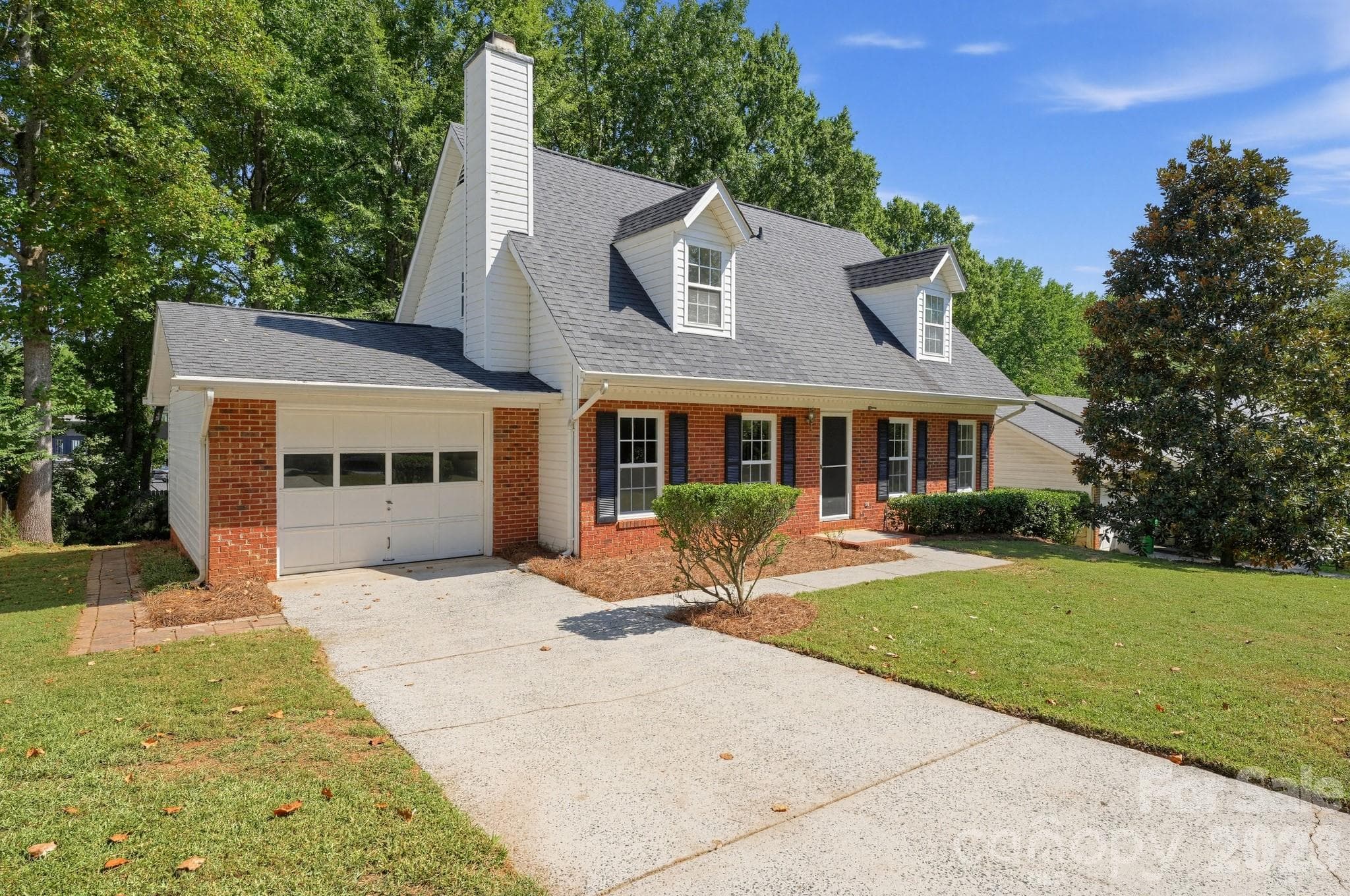 Single Family Residence at 6240 Round Hill Road, Charlotte, photo 2 of 18